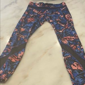 Lululemon cropped zippered pocket leggings